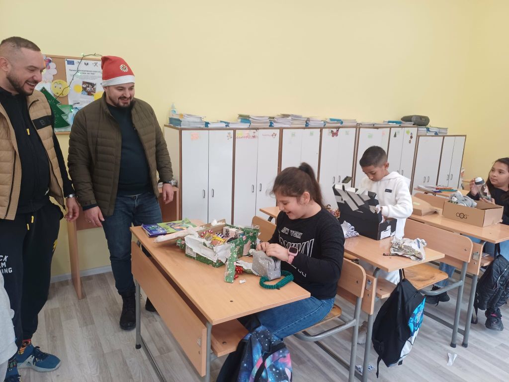 Големи усмивки и още по-големи сърца! - ОУ Паисий Хилендарски - Горен Чифлик