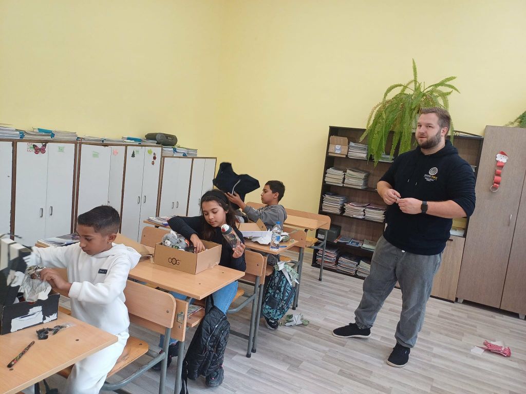 Големи усмивки и още по-големи сърца! - ОУ Паисий Хилендарски - Горен Чифлик